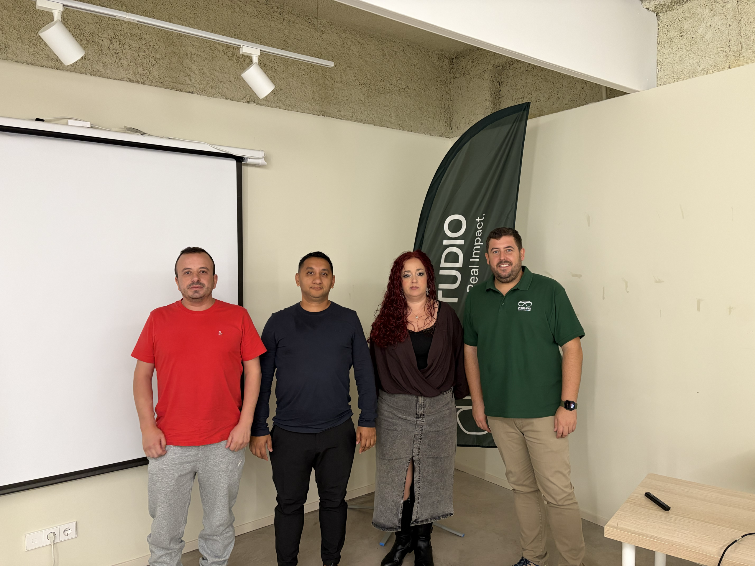 Alumnos de la segunda edición del curso de Claude trabajando en sala — Madrid, octubre 2026